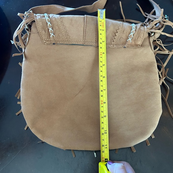 Suede Crossbody bag with fringes - Picture 7 of 8